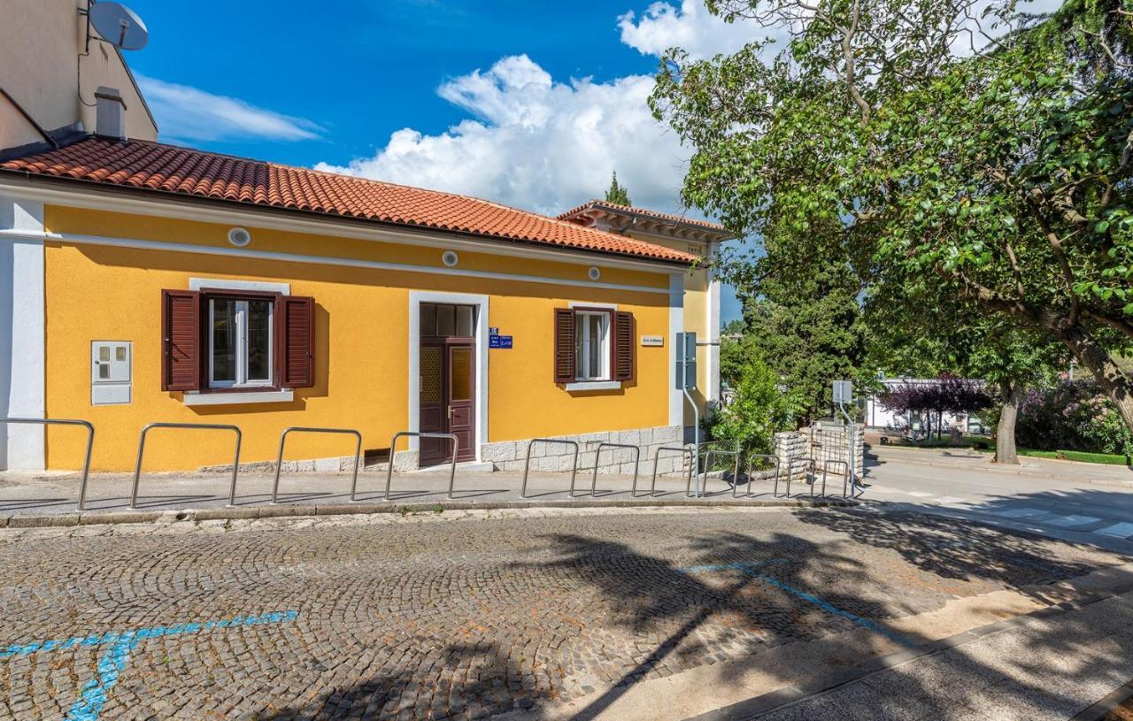 Apartment Lazzarich With Terrace Porec Bagian luar foto