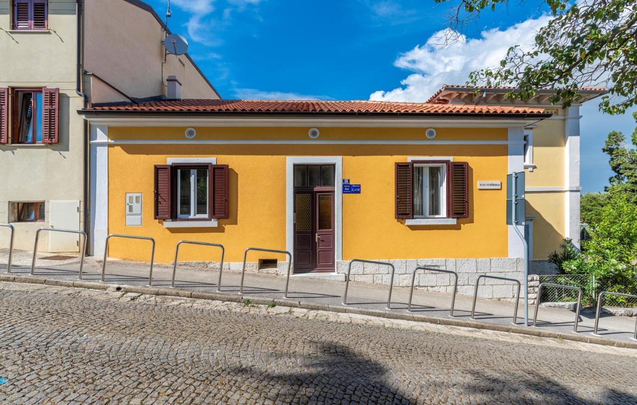 Apartment Lazzarich With Terrace Porec Bagian luar foto