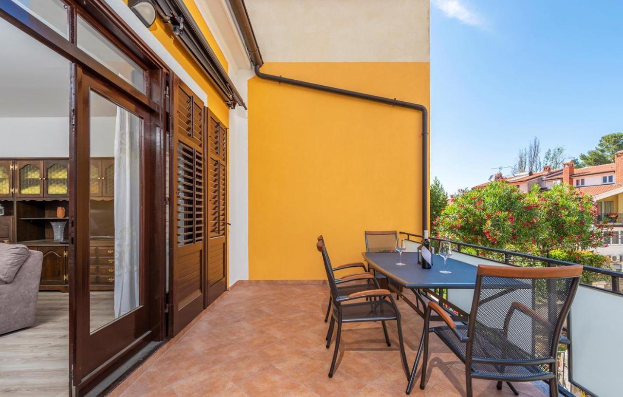 Apartment Lazzarich With Terrace Porec Bagian luar foto