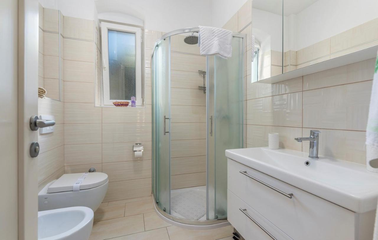 Apartment Lazzarich With Terrace Porec Bagian luar foto