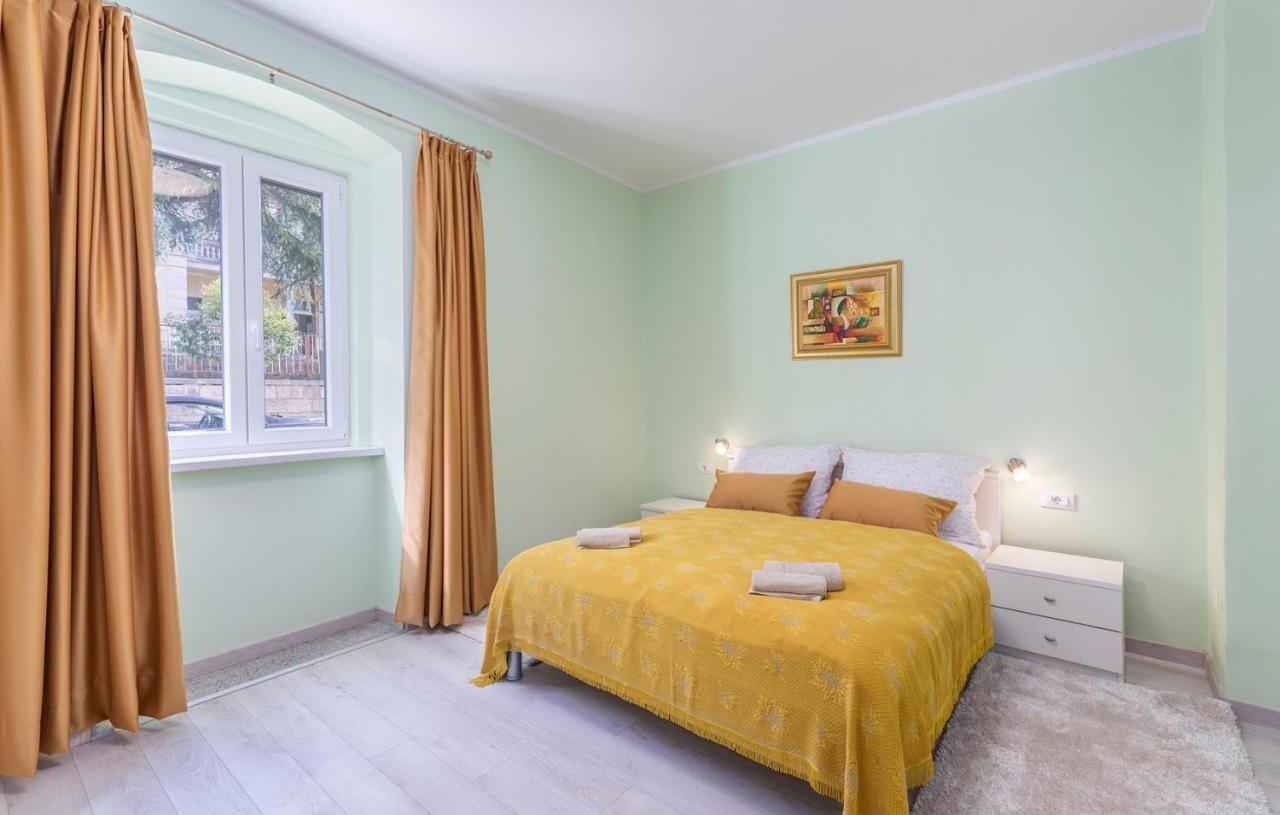 Apartment Lazzarich With Terrace Porec Bagian luar foto