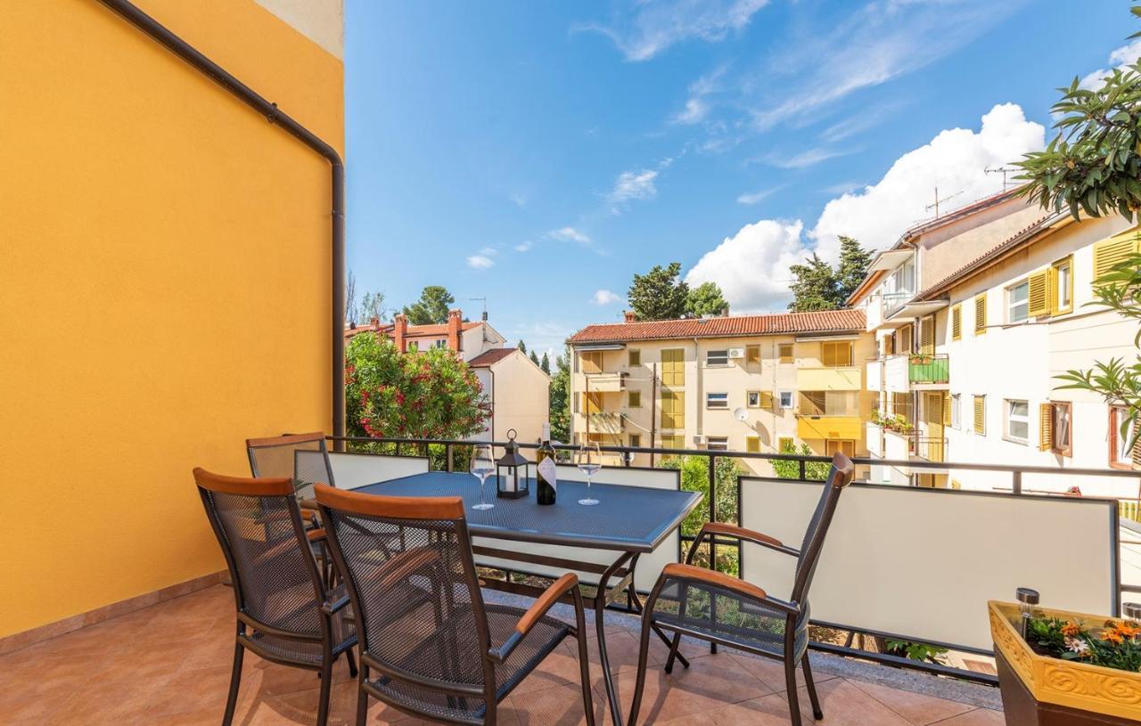 Apartment Lazzarich With Terrace Porec Bagian luar foto