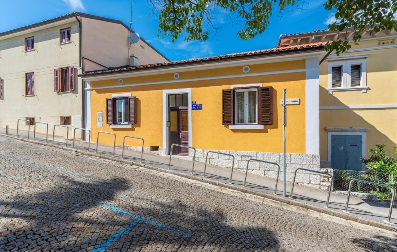 Apartment Lazzarich With Terrace Porec Bagian luar foto